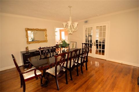 Dining room with nice table and hardwood floors