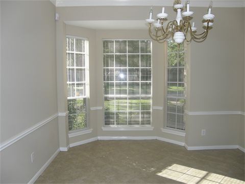 Dining room with 3 windows