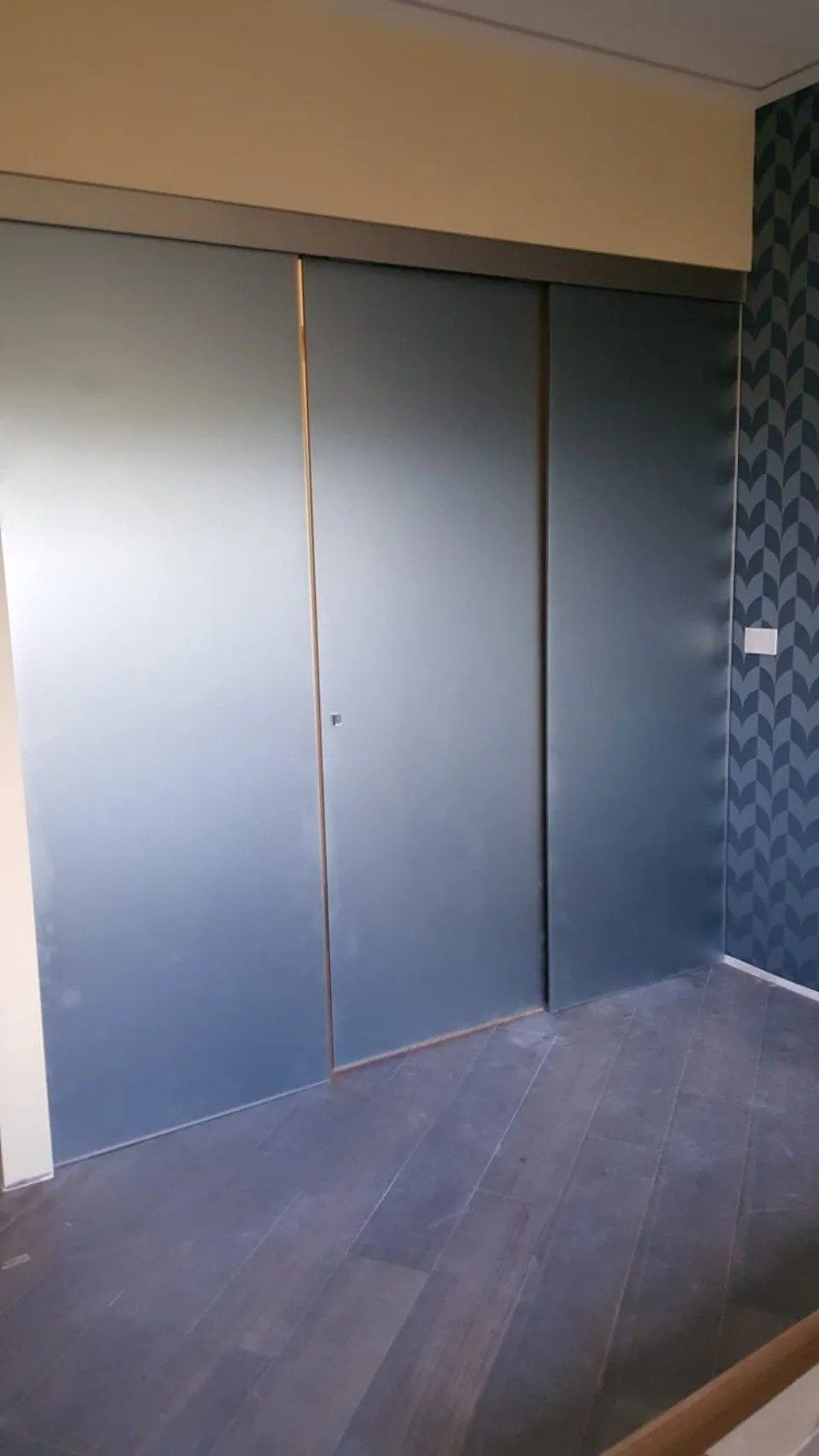 Porta scorrevole blu