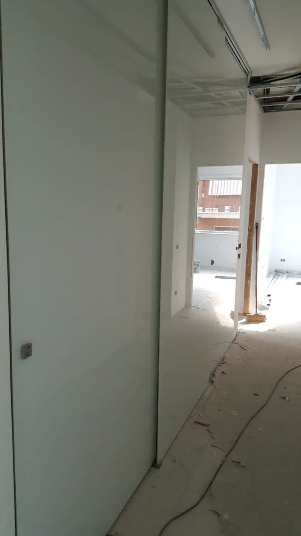 Porta scorrevole in vetro