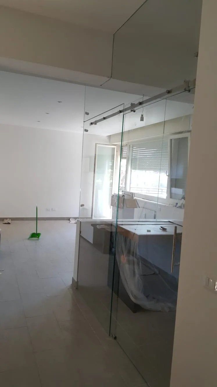 Parete divisoria in vetro