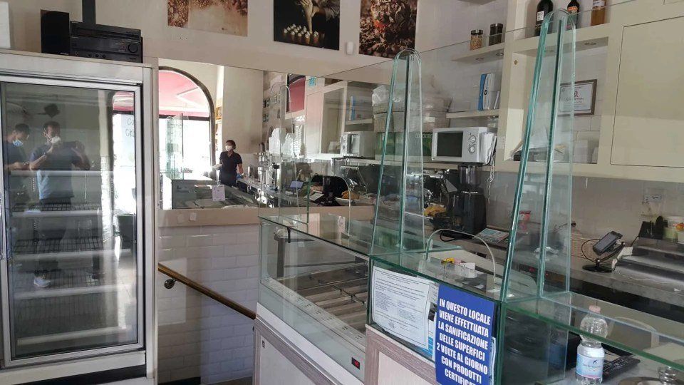 Parete divisoria in vetro per attività commerciale