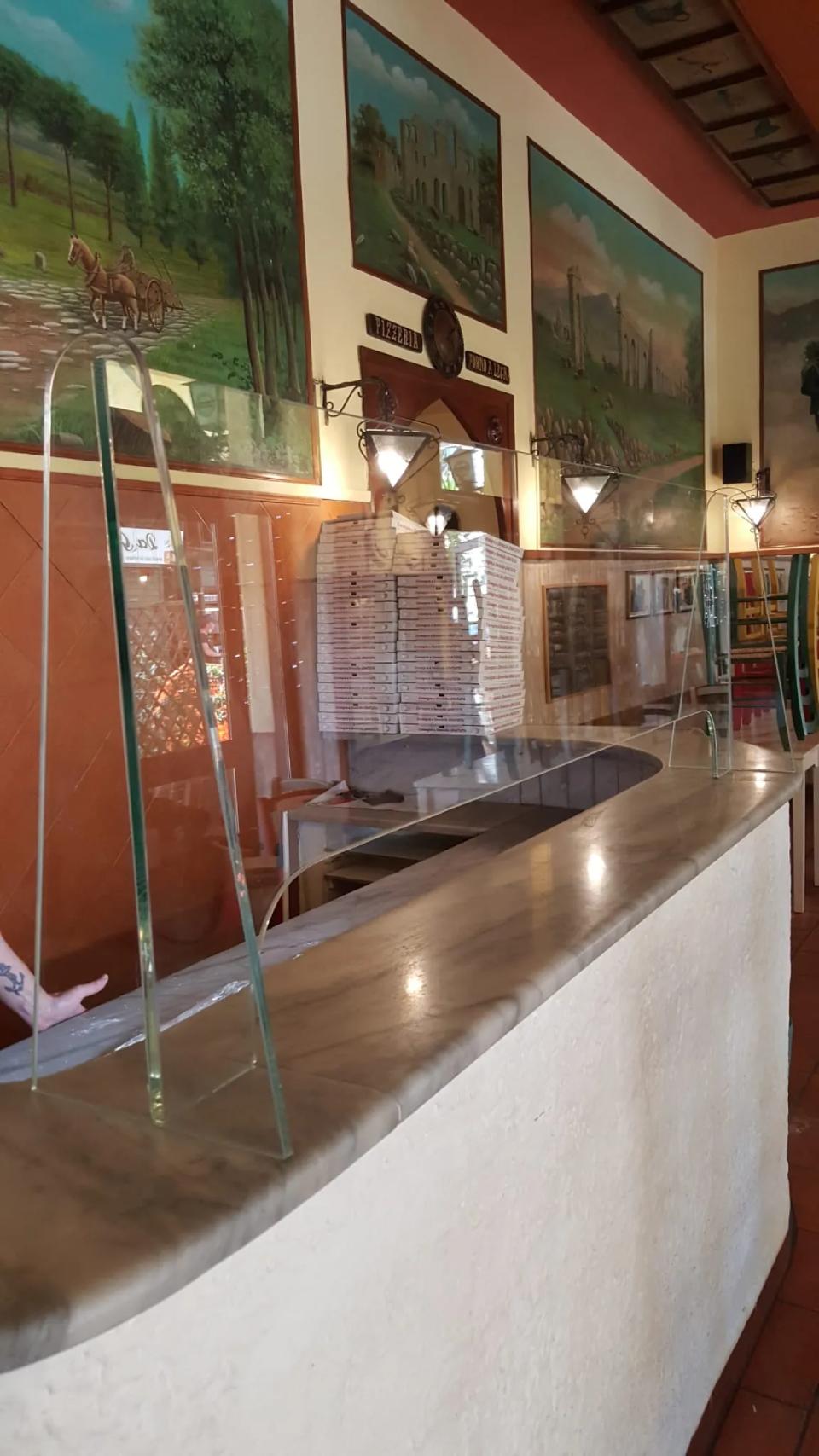 Parete divisoria in vetro per pizzeria