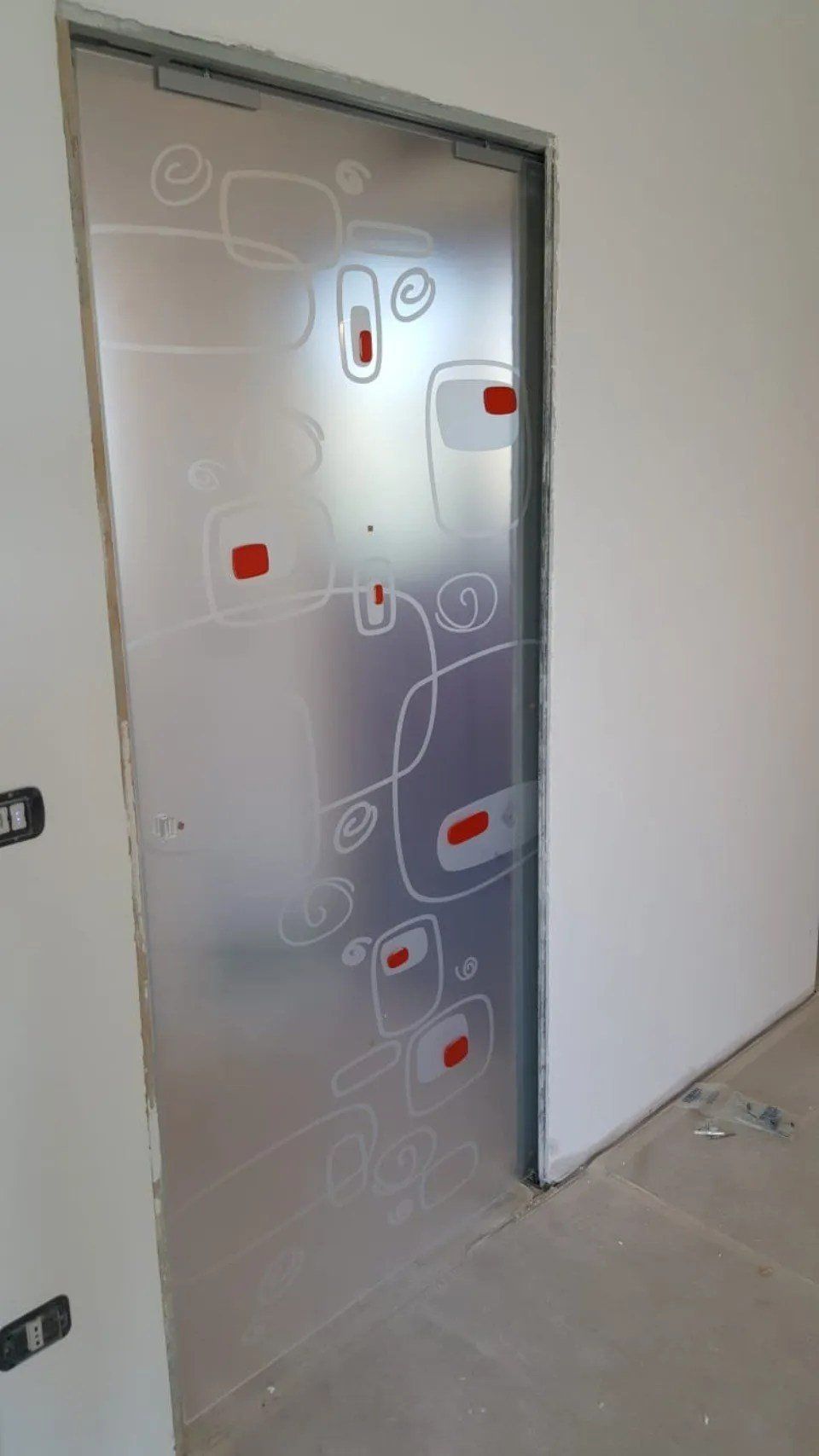 Porta in vetro con linee