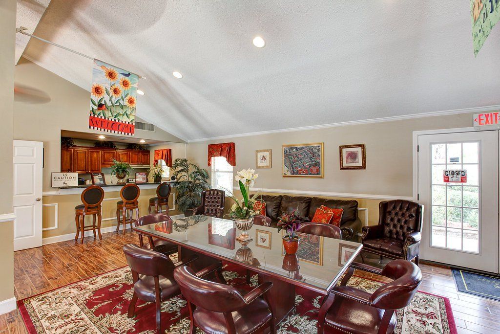 Building Amenity Image Club