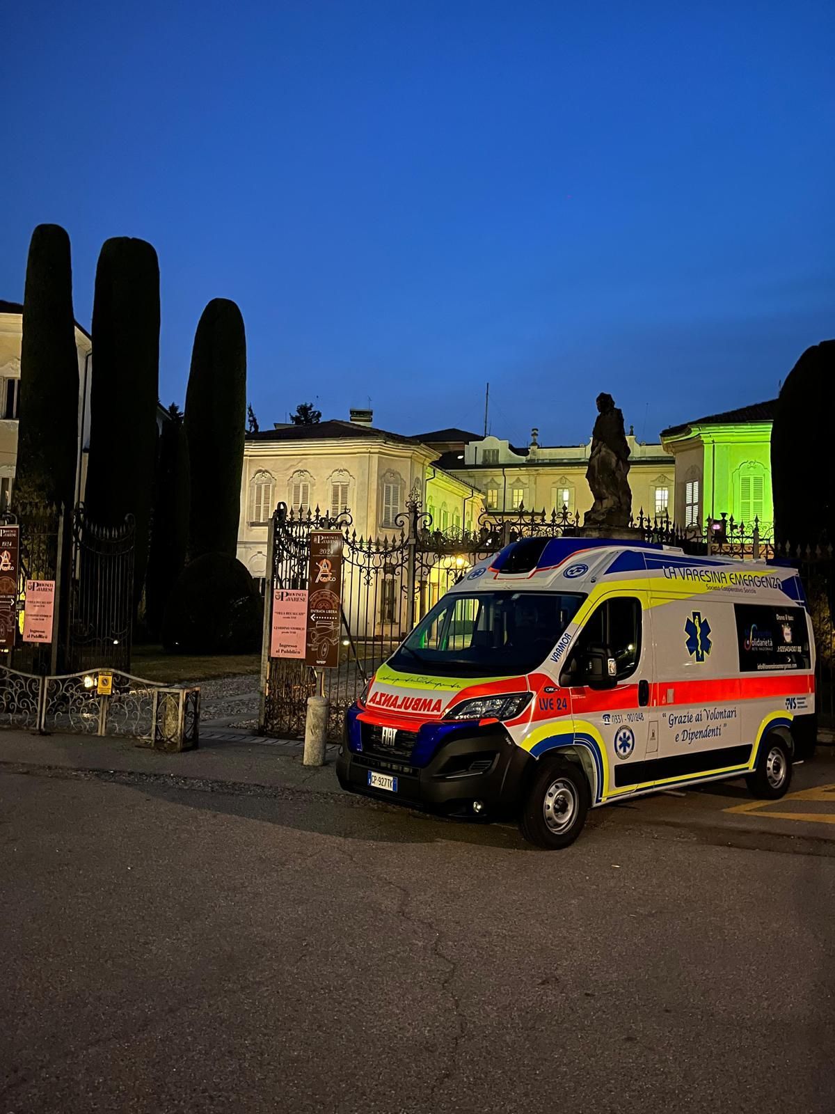Un'ambulanza parcheggiata
La Varesina Emergenza Varese