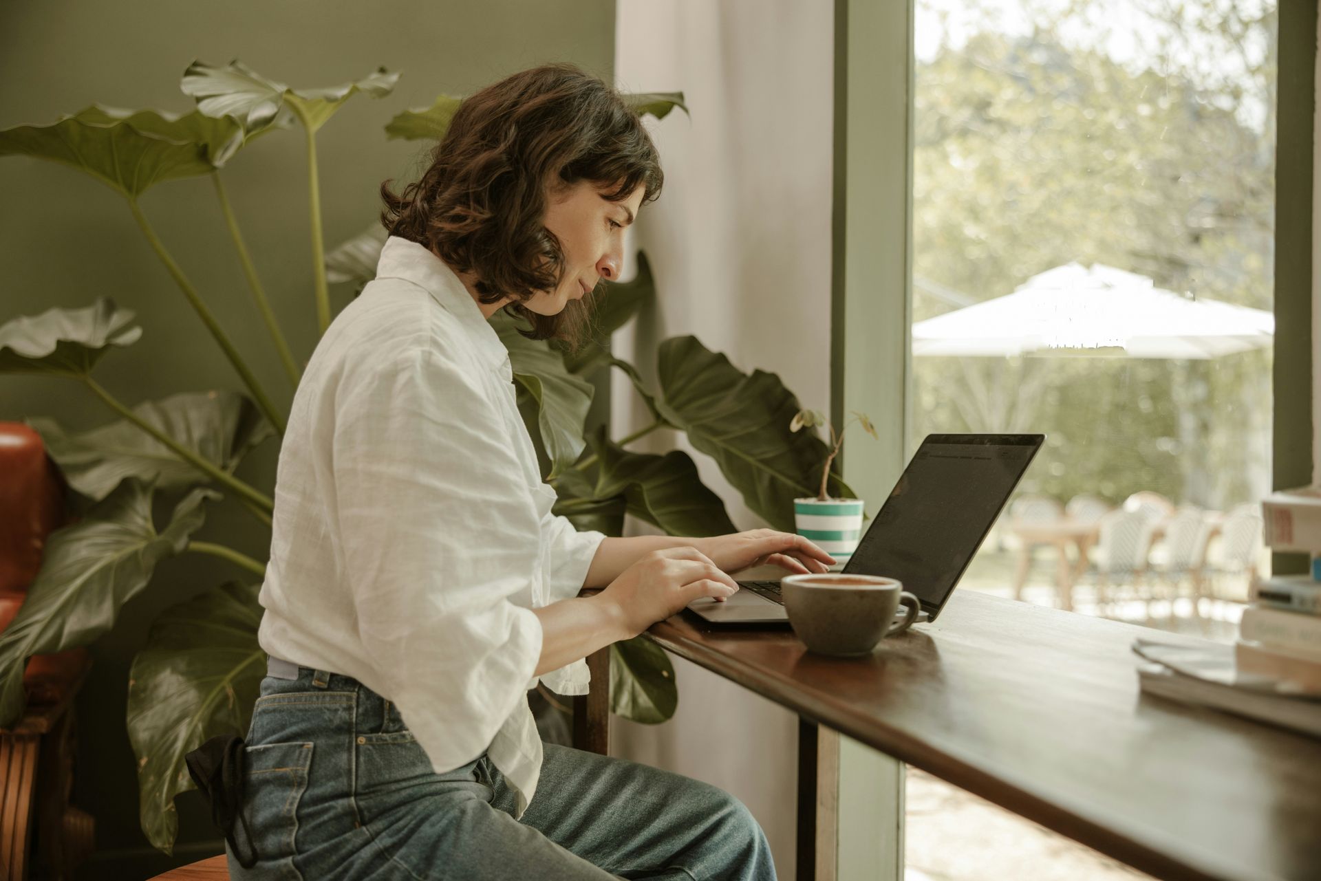 optimal times to post on LinkedIn