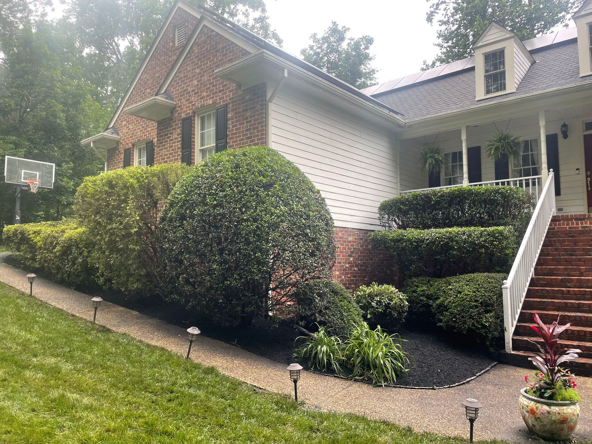 mulching service, mulch bed maintenance