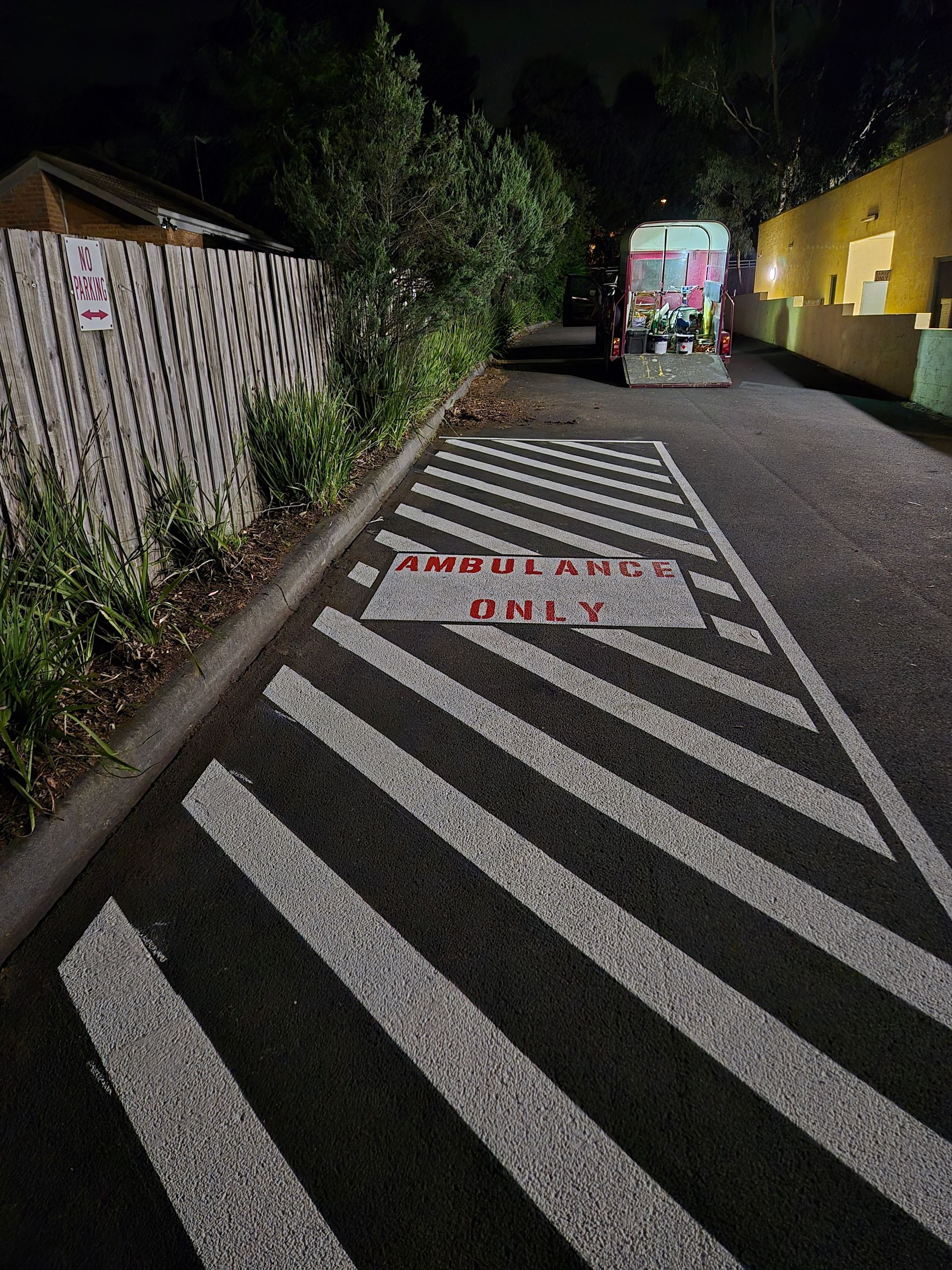 Ambulance line marking bay