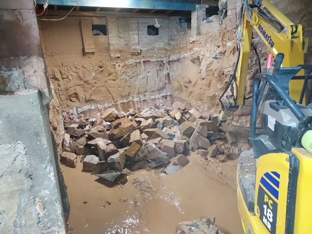 A Yellow Excavator | Belrose, Nsw | Shane Wight Excavation