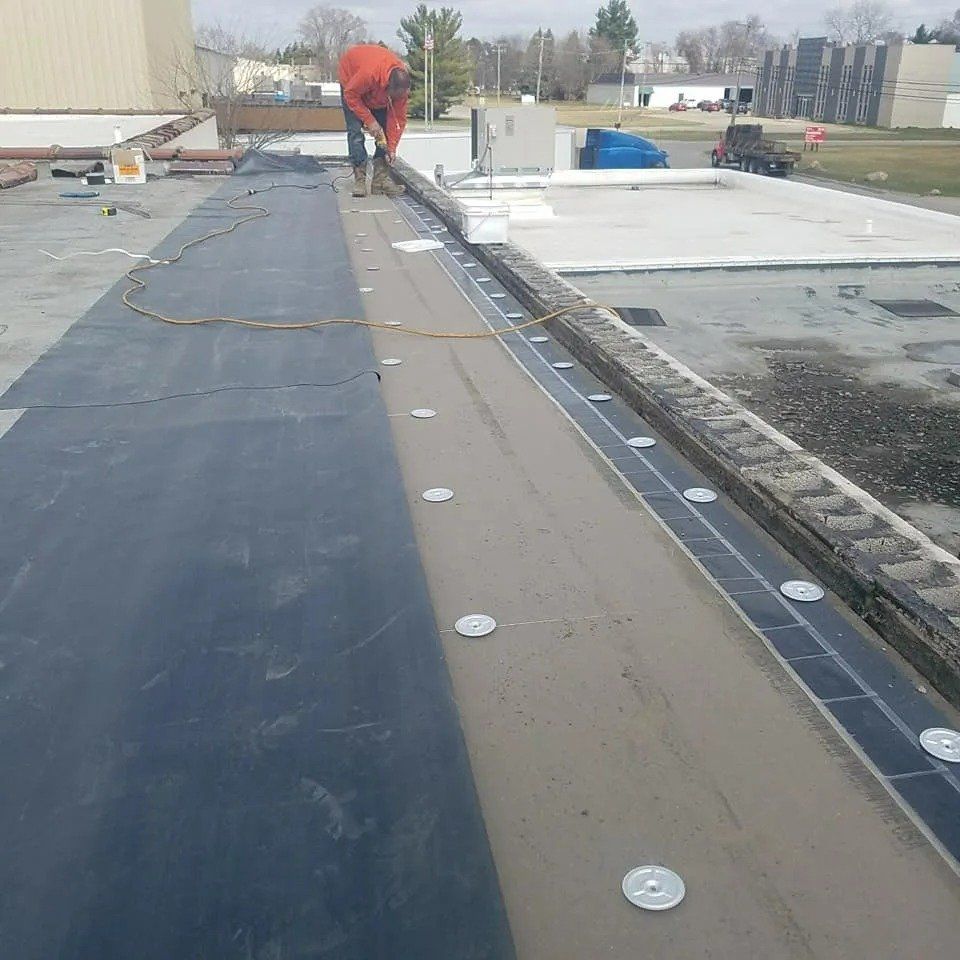 Dark Flat Roof – Saline, MI – Diversified Roofing
