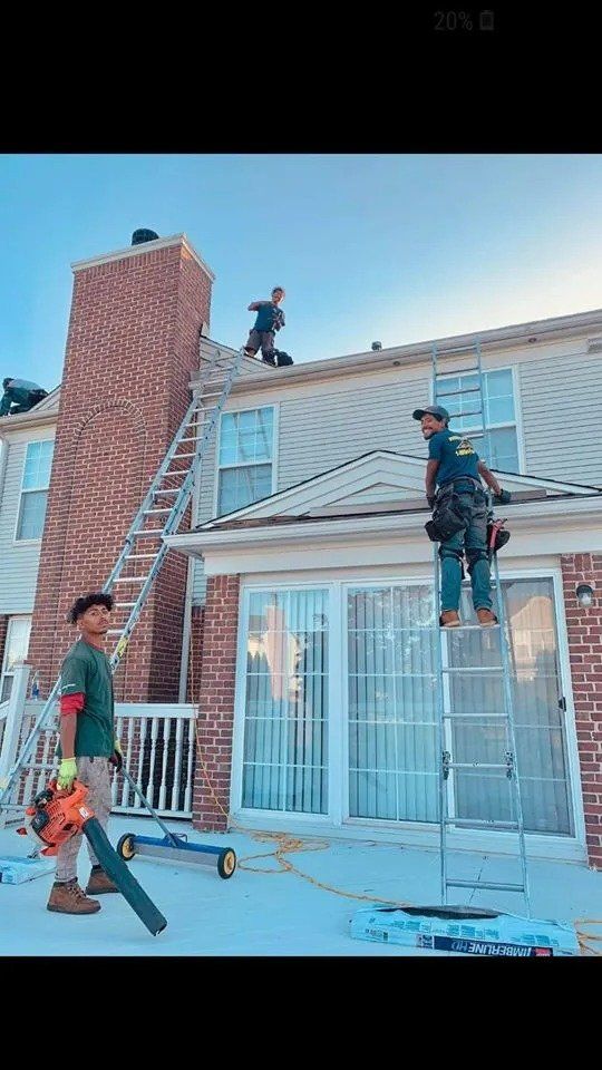 Roofers at Work – Saline, MI – Diversified Roofing