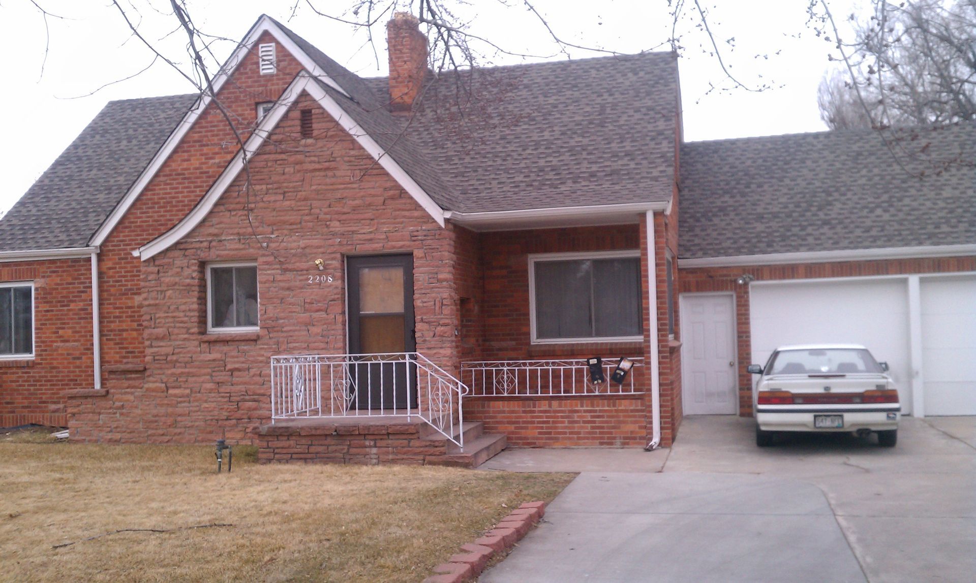 NEXT TO CAMPUS HOUSES