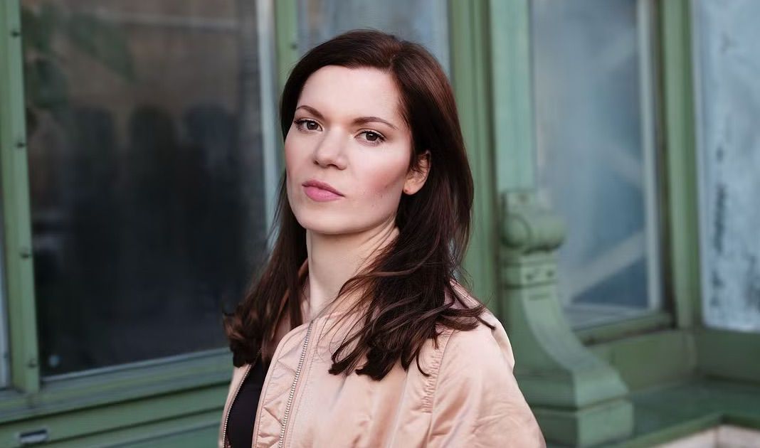 Lisa Antoni | hat  Casting für Gesangsstimme der Giselle von Disneys Verwünscht Nochmal RoadtripMusic recordet