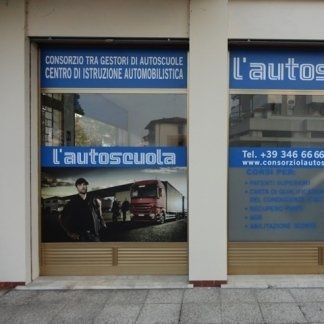 vetrina dell'autoscuola
