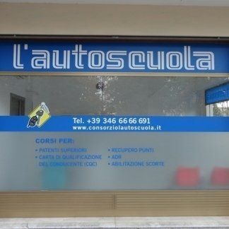 autoscuola dall'esterno