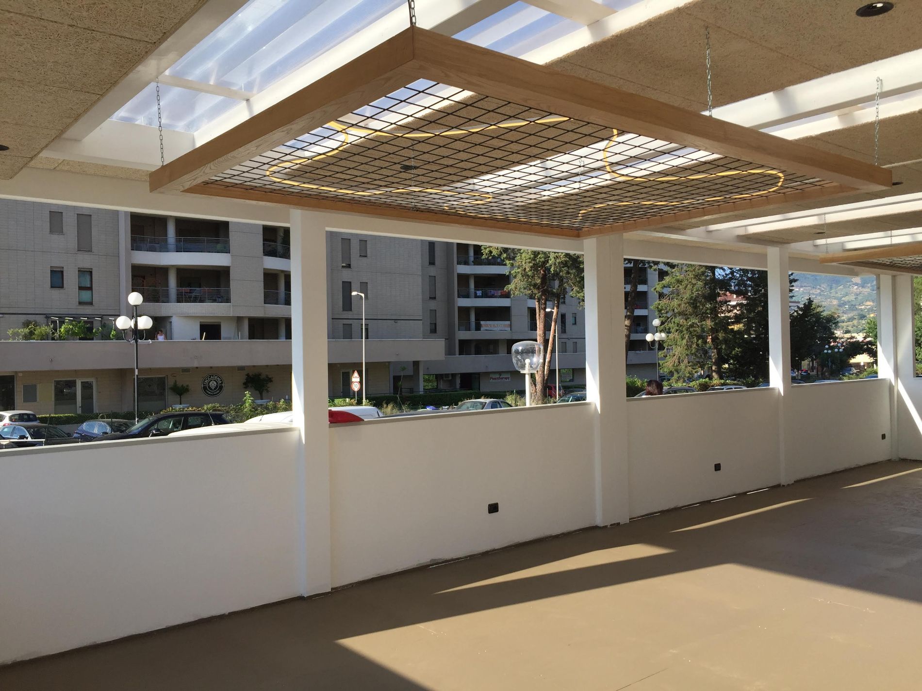 tettoia terrazzo in legno chiaro