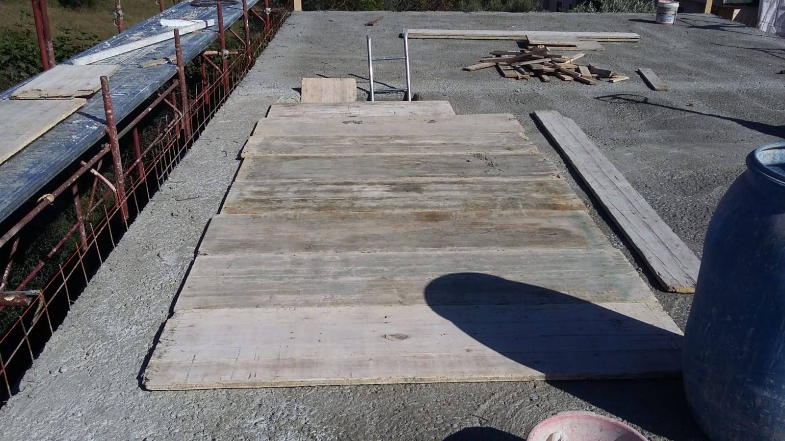 intervento di riparazione copertura casa