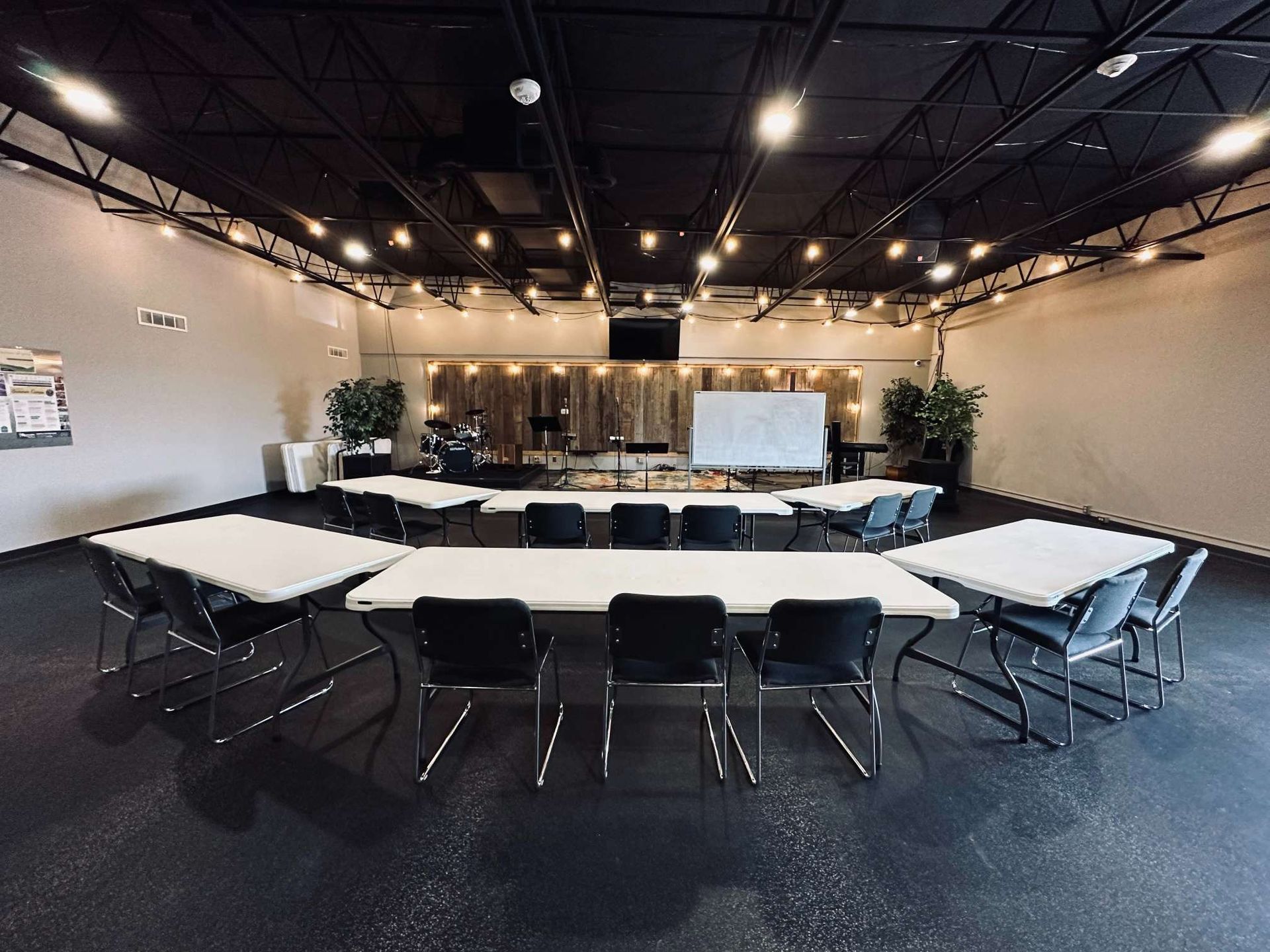 A large room with tables and chairs in a circle.