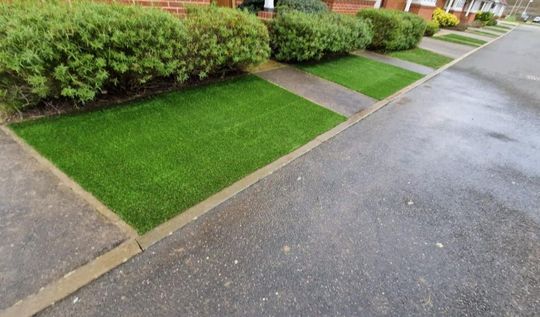 Artificial grass Reading, fake grass installation in Earley, Reading