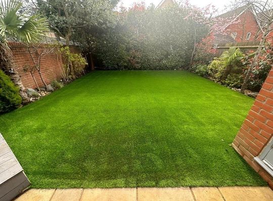 Artificial grass Reading, fake grass installation in Tilehurst, Reading