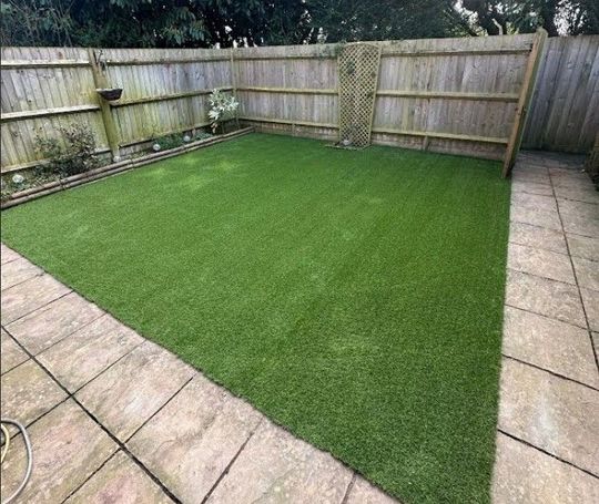 Artificial grass Reading, fake grass installation in Theale, Reading