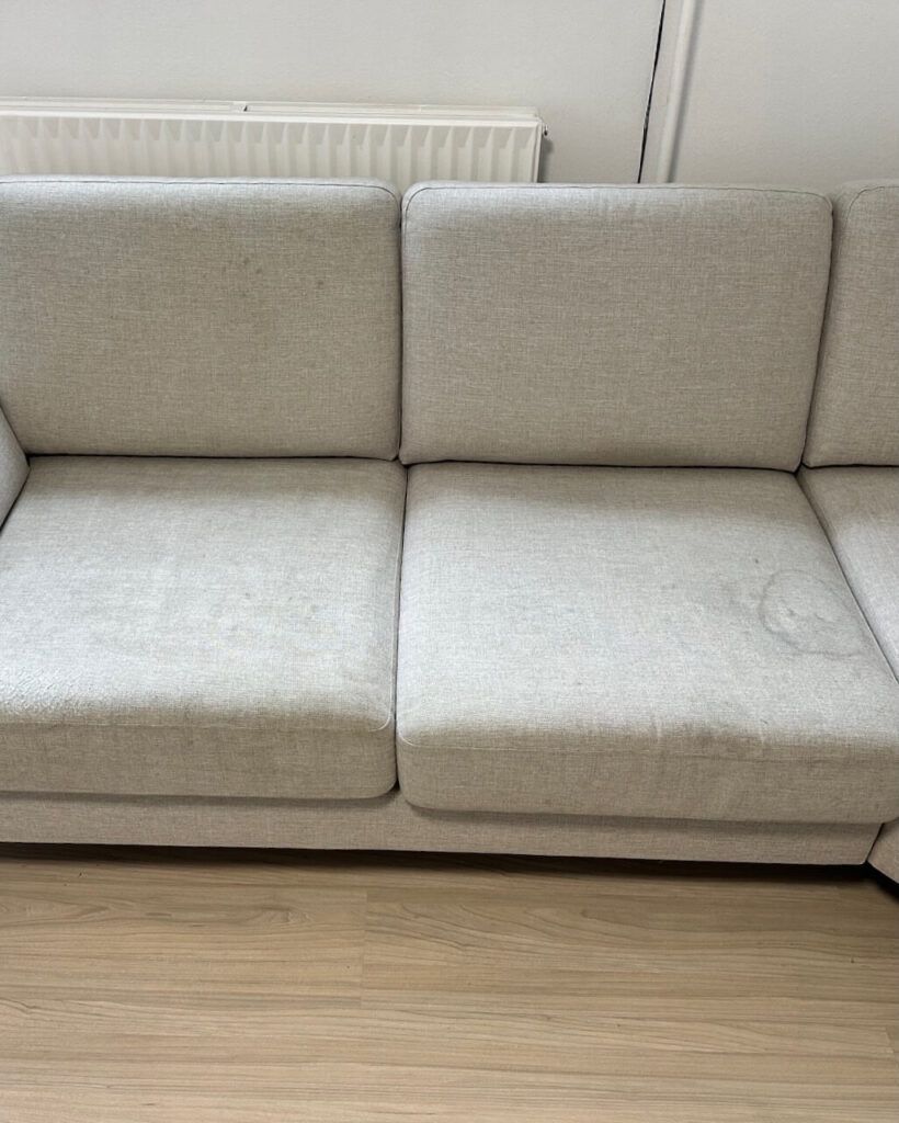 før billede af grå sofa