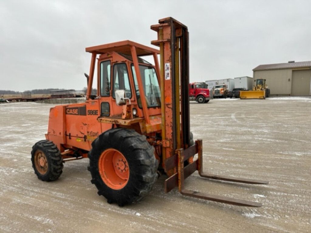 1989 CASE 586E 4WD FORKLIFT