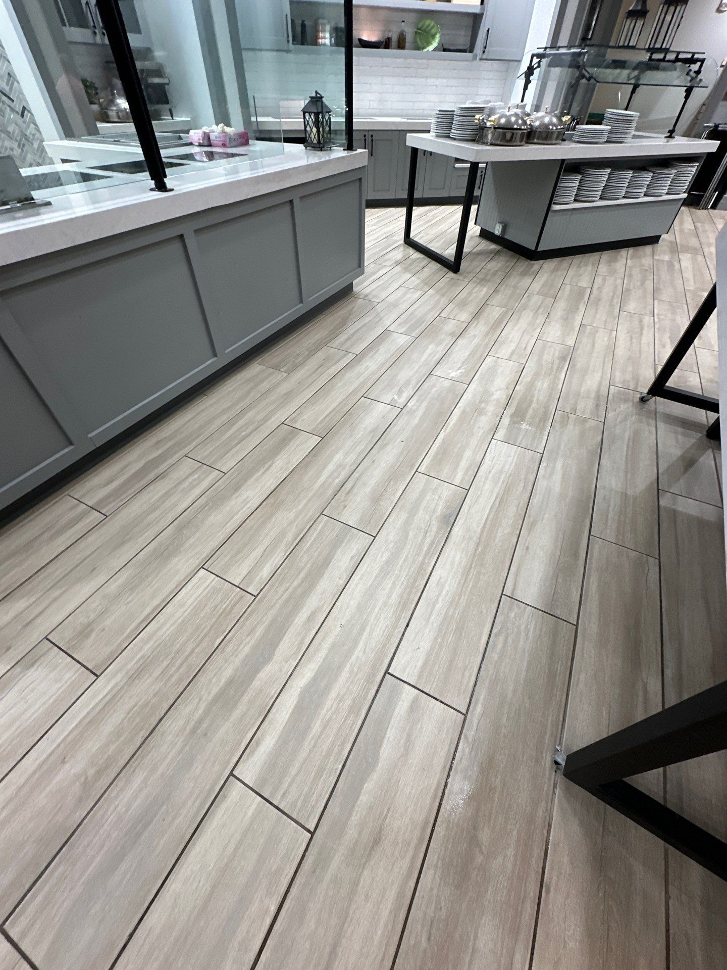 A kitchen with a wooden floor and a counter.