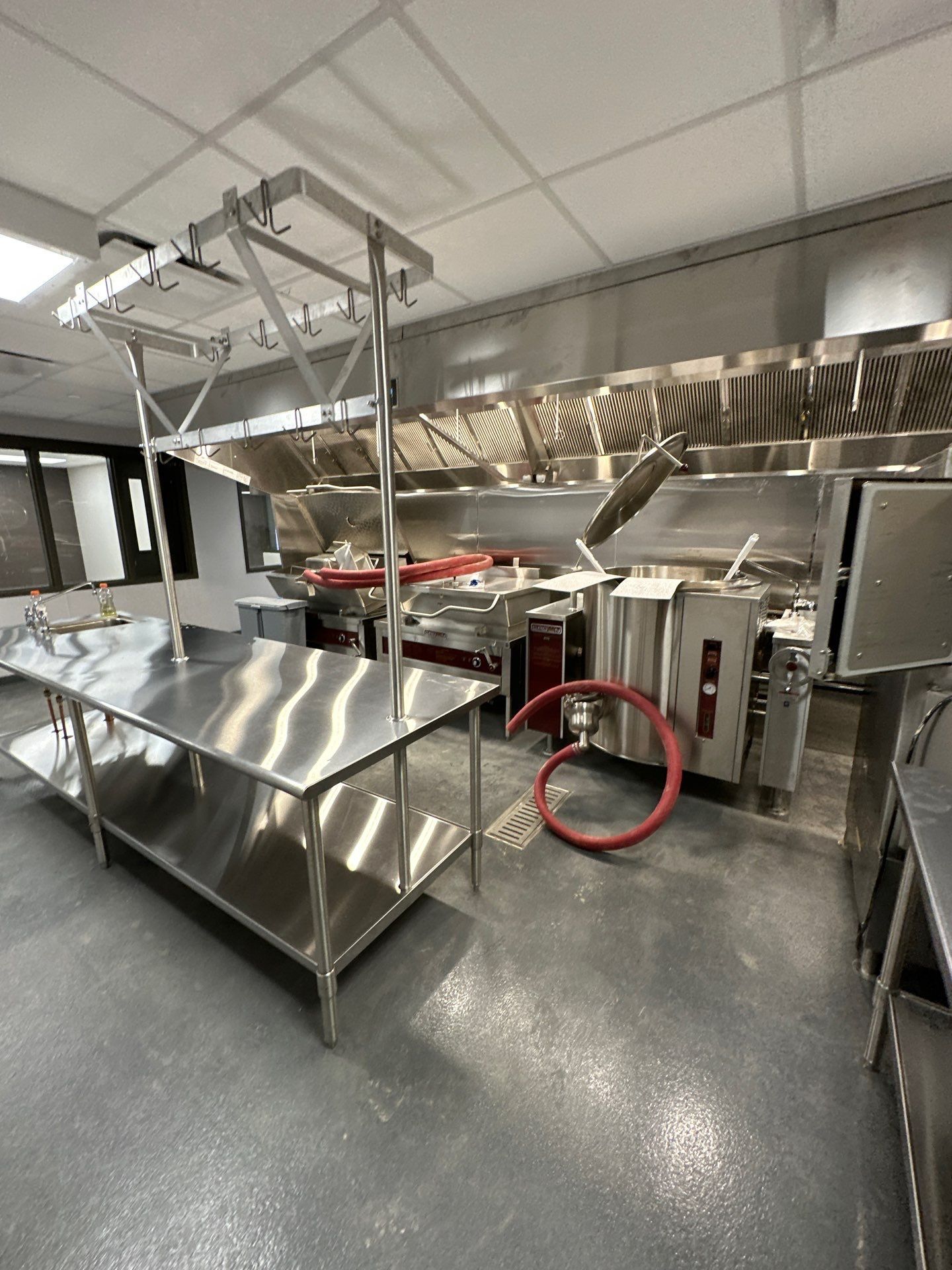 AJ Contracting for Kitchen Installation and Food Services
