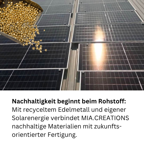 Goldene Kugeln ergießen sich auf Solarpaneele, Text zum Thema Nachhaltigkeit.