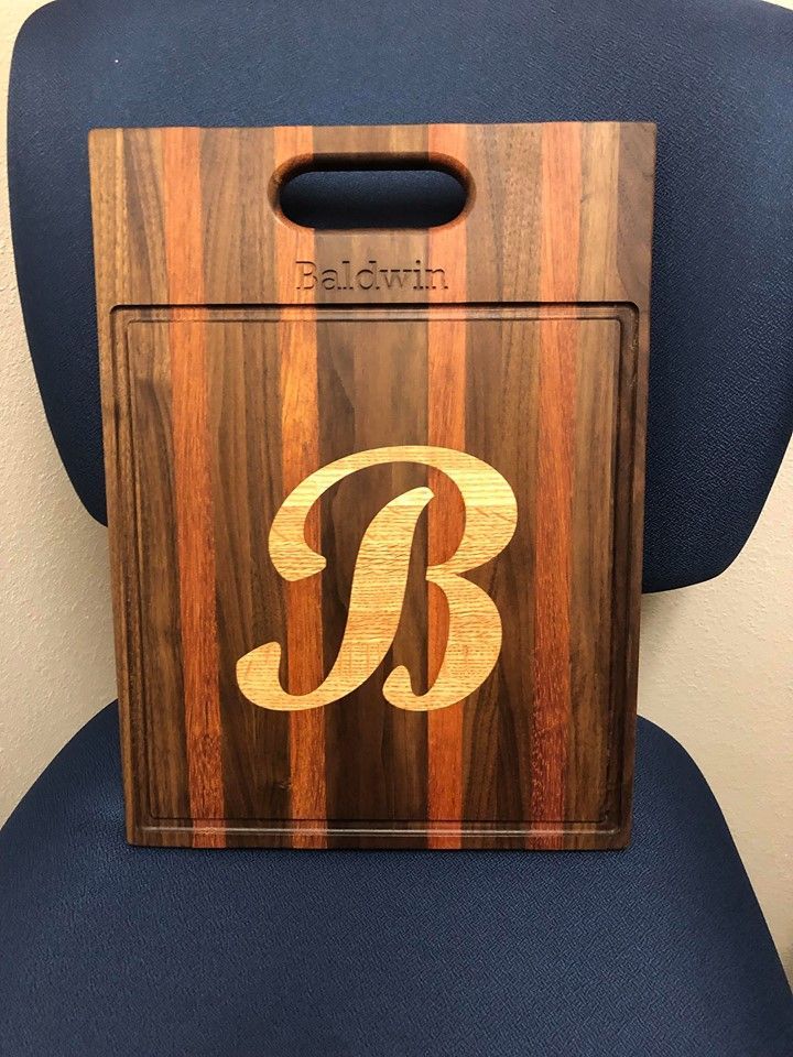 A wooden cutting board with the letter b on it