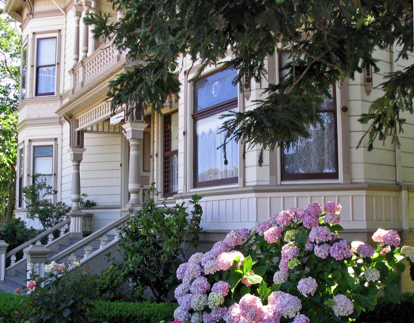 Hinds House Extended Stay Hotel Santa Cruz CA