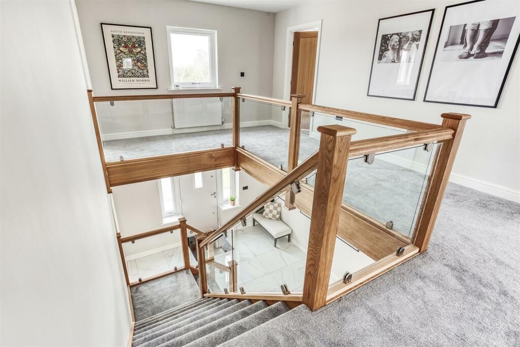 Oak and glass blaustrade staircase