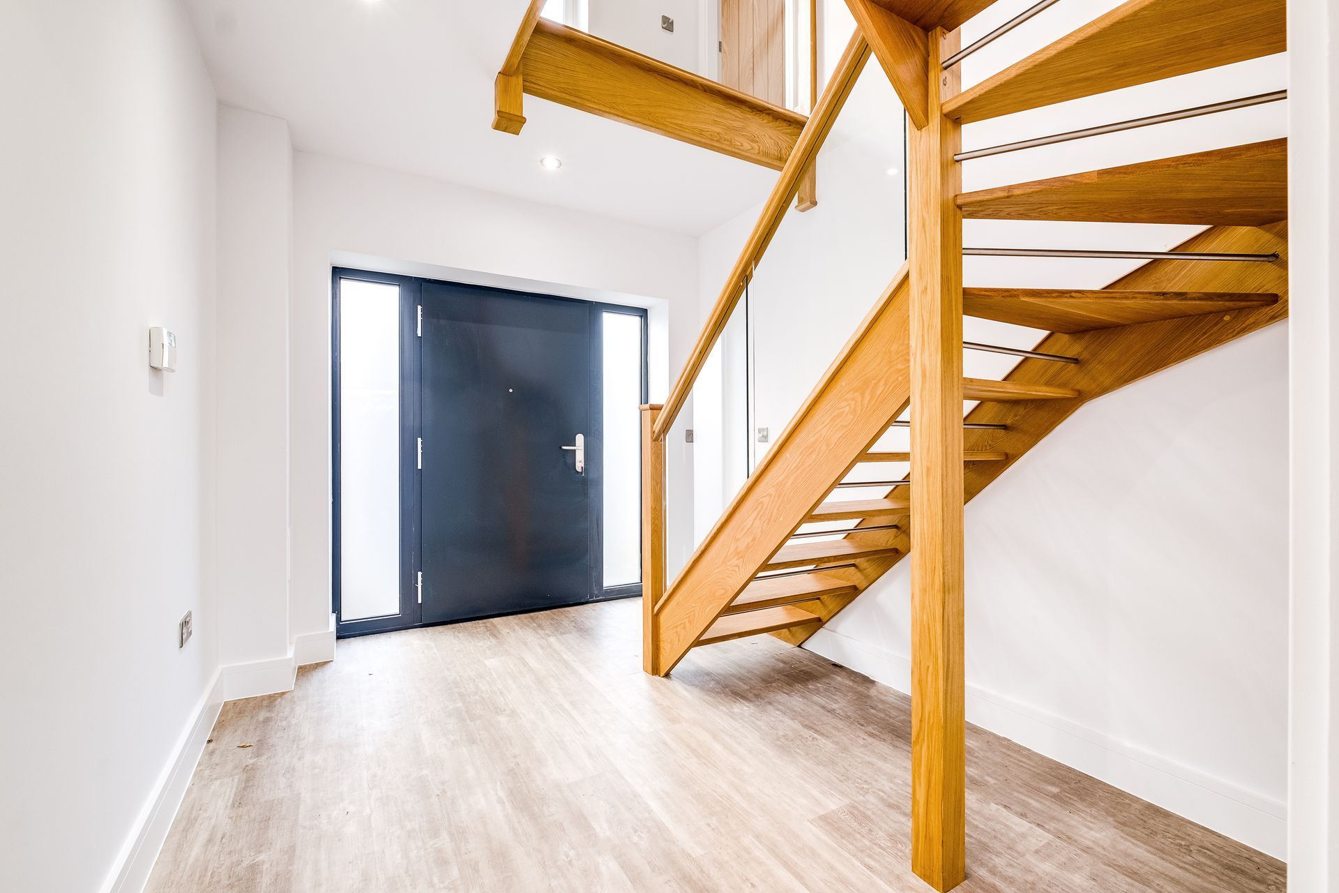 Open tread staircase with glass balustrade