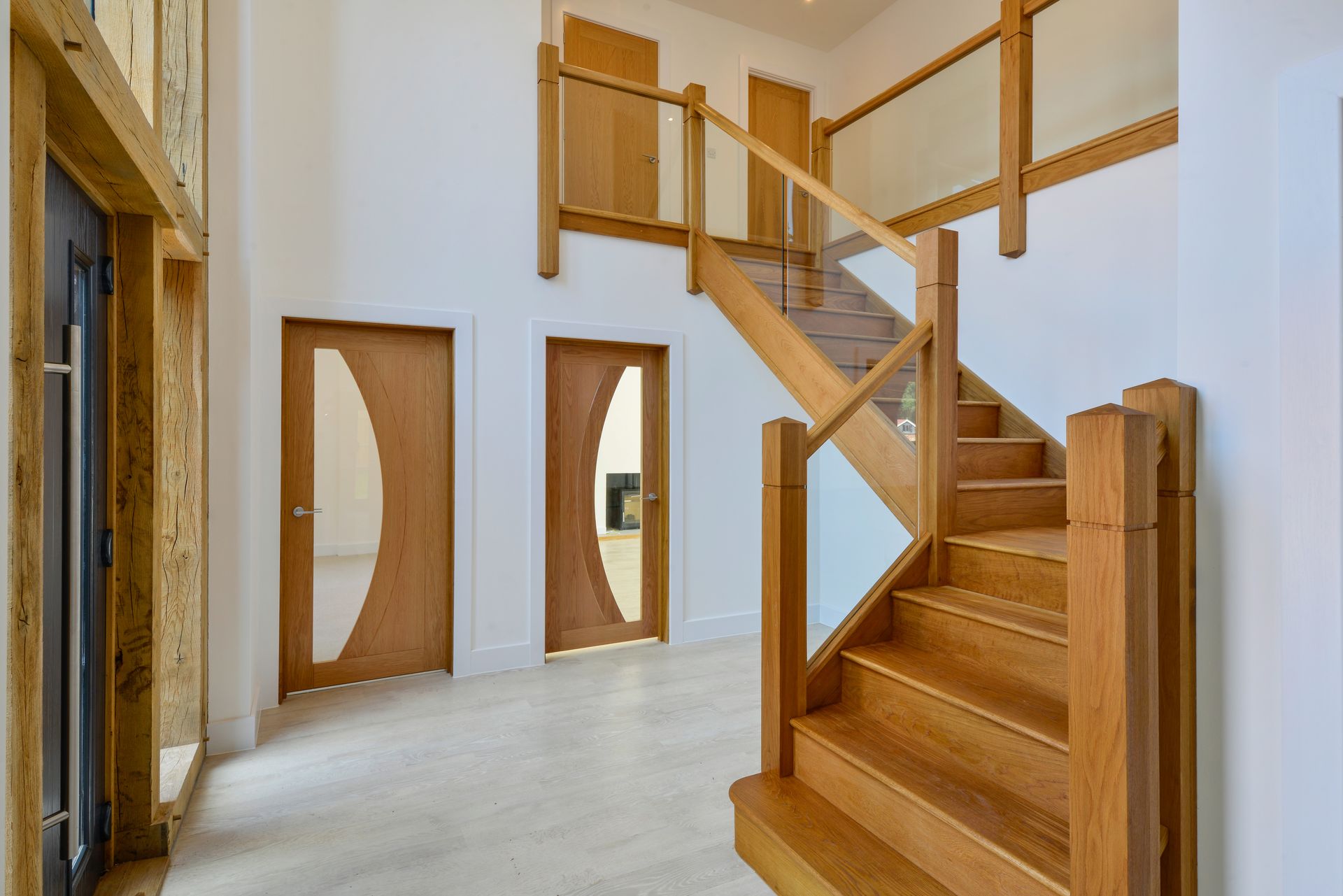 Oak staircase with glass in grooves balustrade