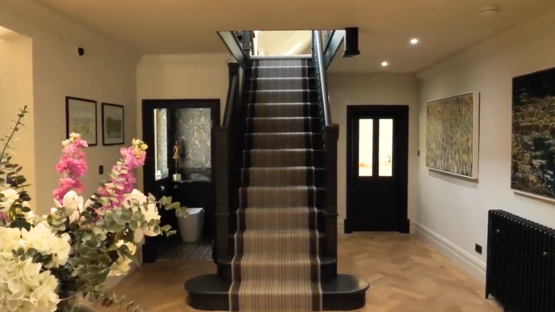 Bespoke cut string staircase