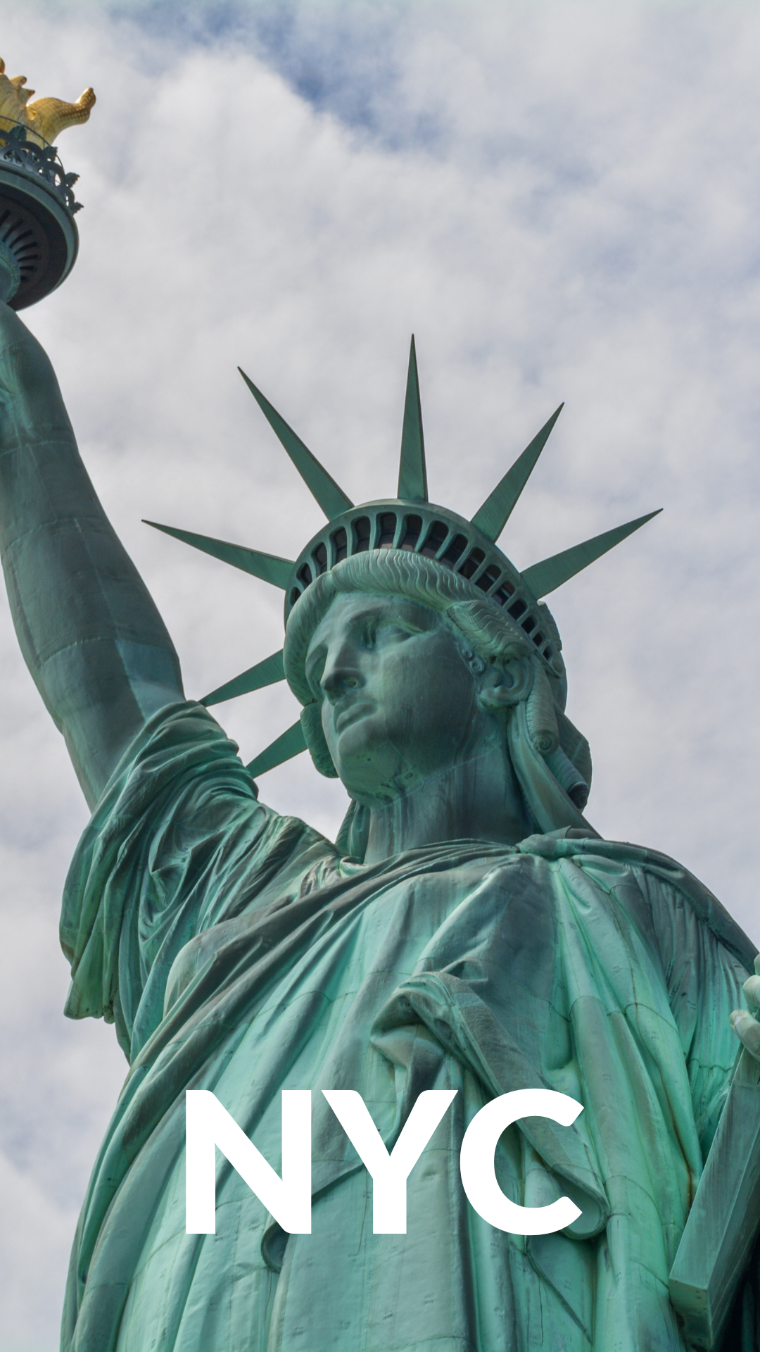 A picture of the statue of liberty in new york city