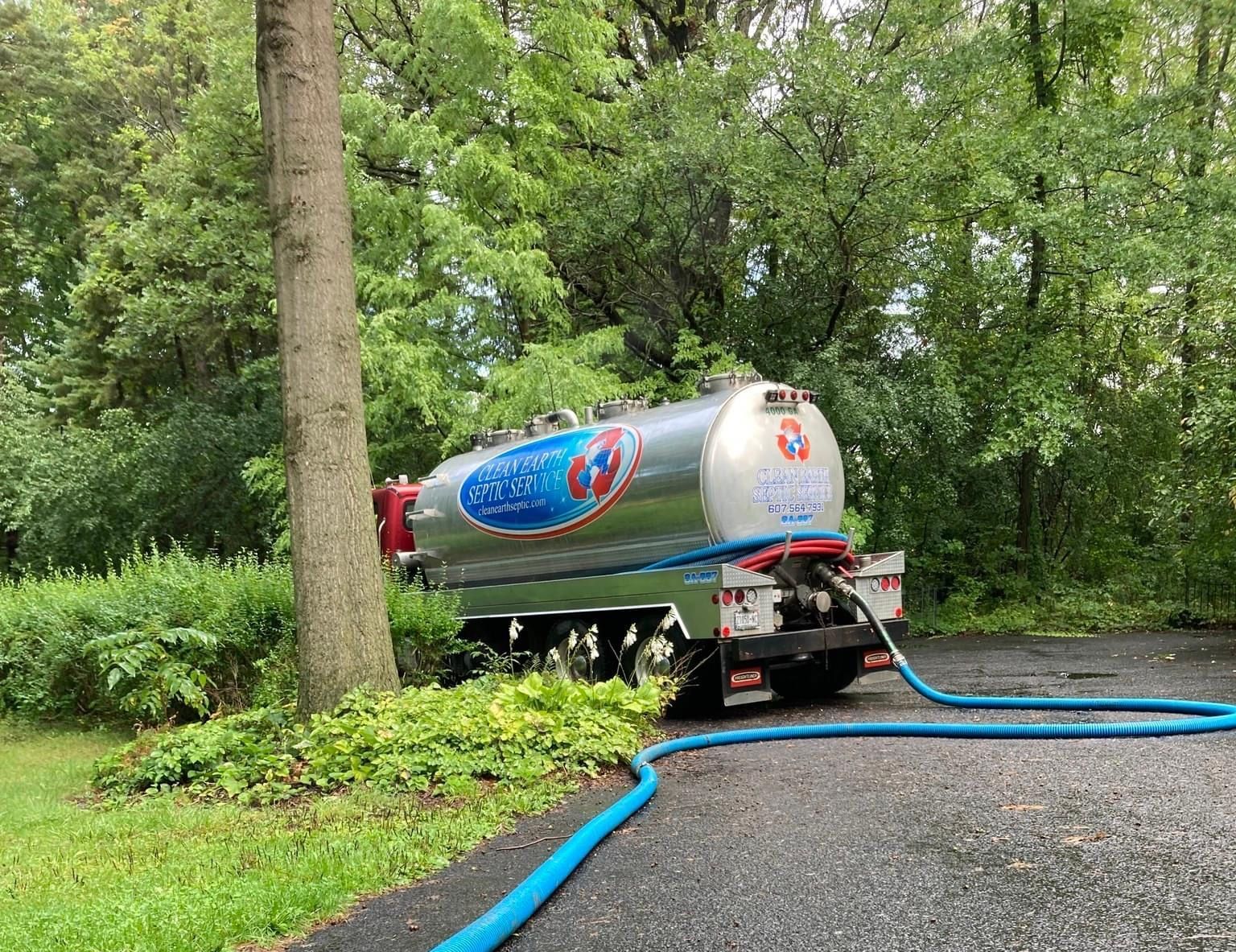 septic tank cleaning truck