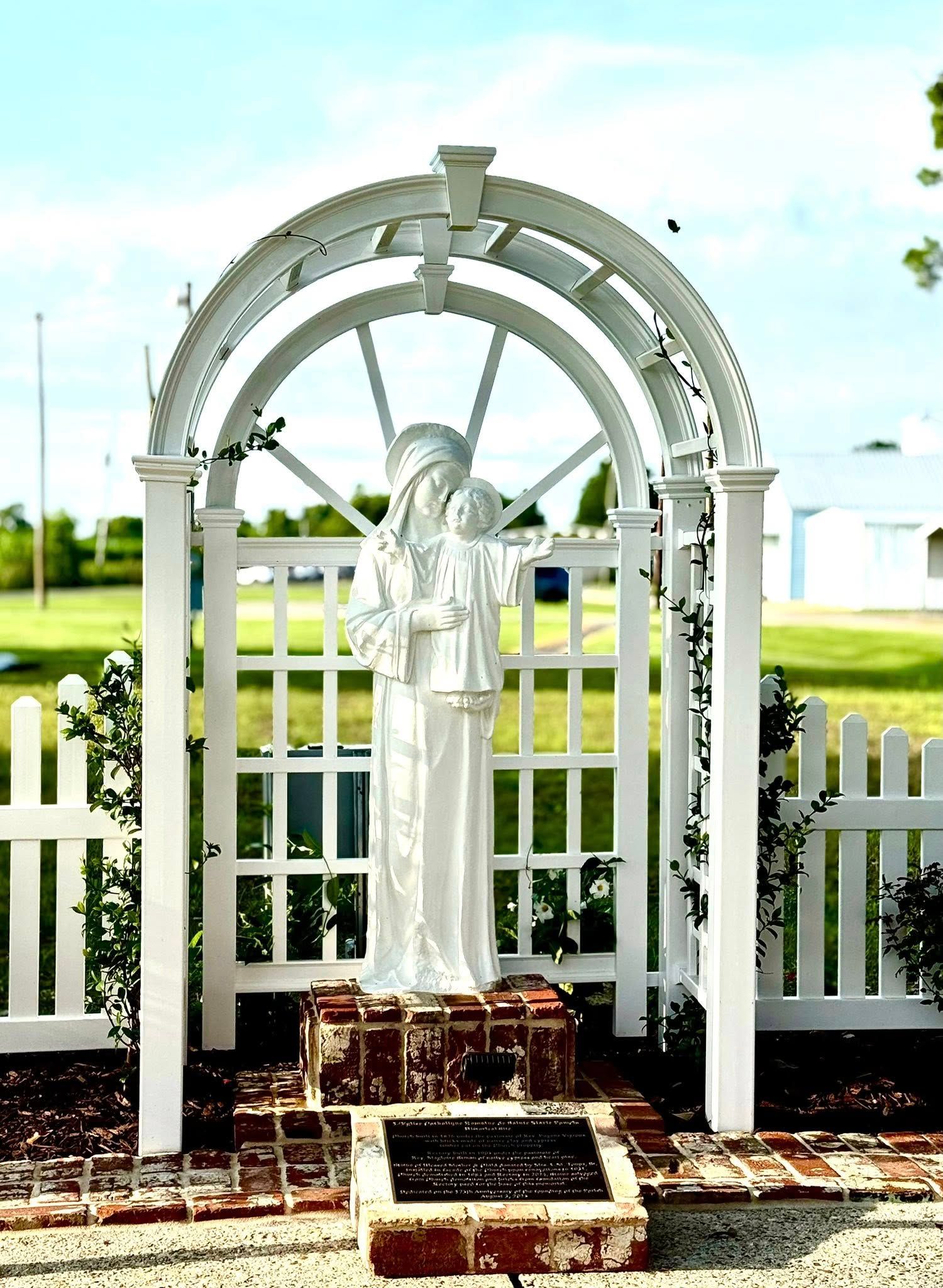 students wearing bracelets