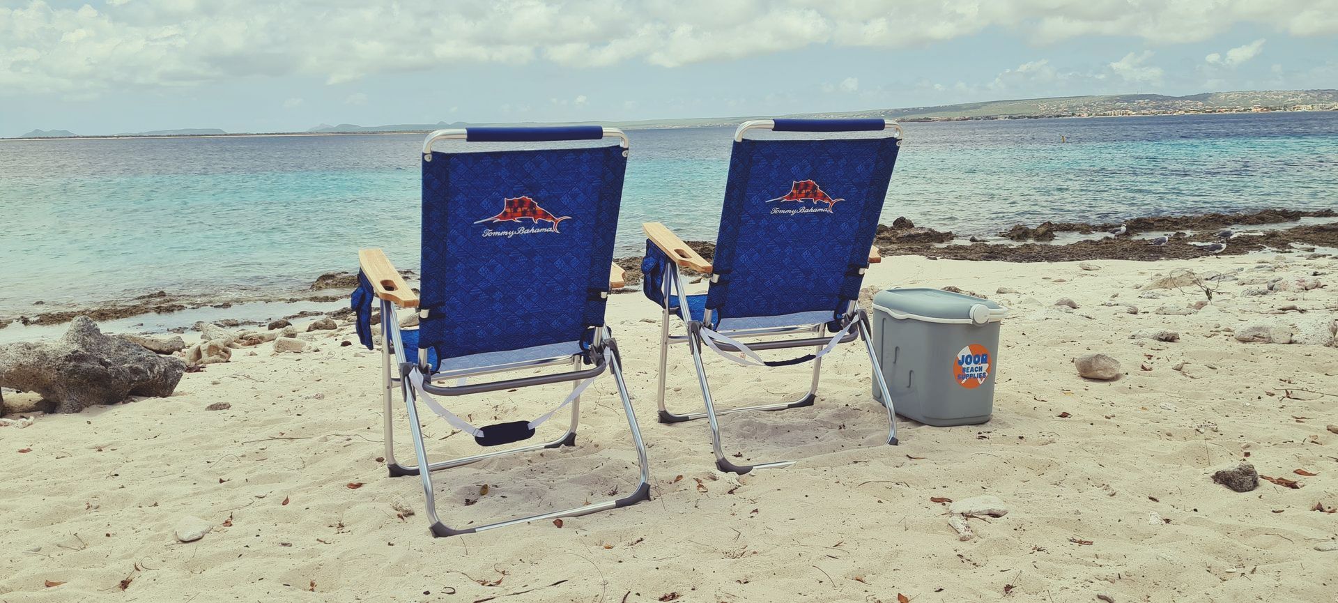 Two beach chairs and a cooler for rent for usage on the beaches of Bonaire