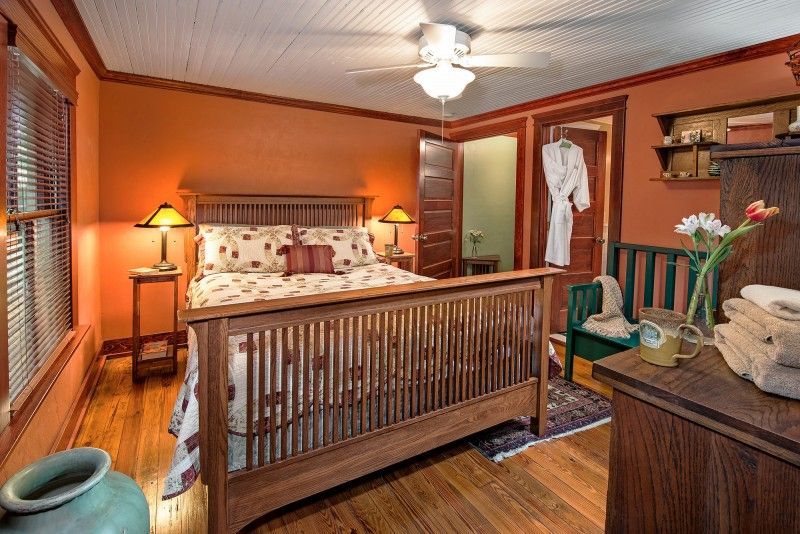 sugar plum cottage bedroom