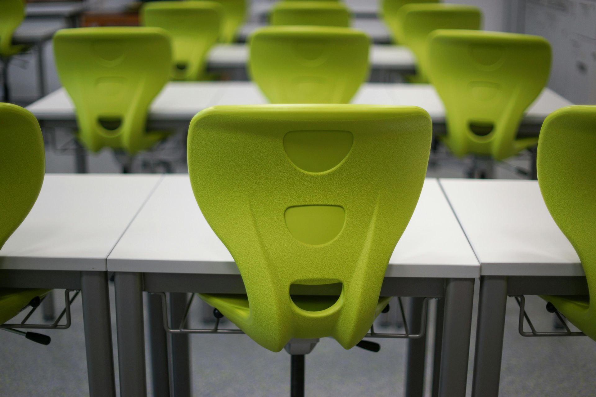 Onaanvaardbaar, airco, kindjes, armoede, school, leerlingen.