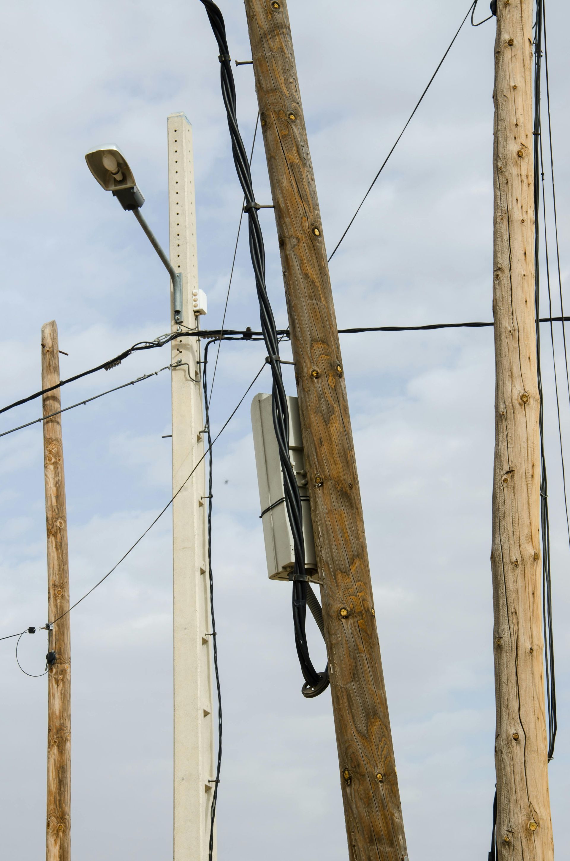 Stroomnet, Canada, krakkemikkig, zwak, storingsgevoelig, ontoereikend, matig, kwaliteit.