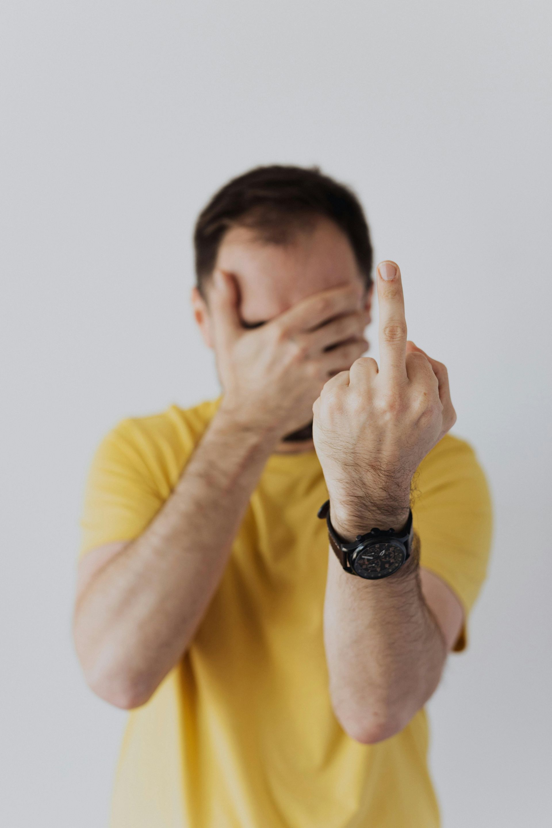 Ongastvrij, douane, VS, America, Amerika, onwelkom, onbeschaafd.