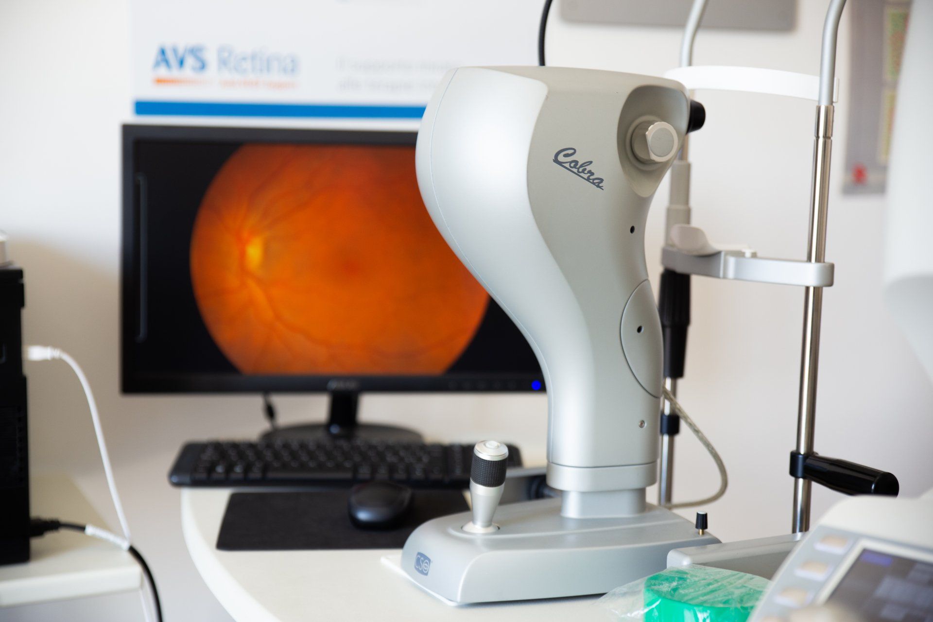 Un monitor di computer mostra un'immagine dell'occhio di una persona