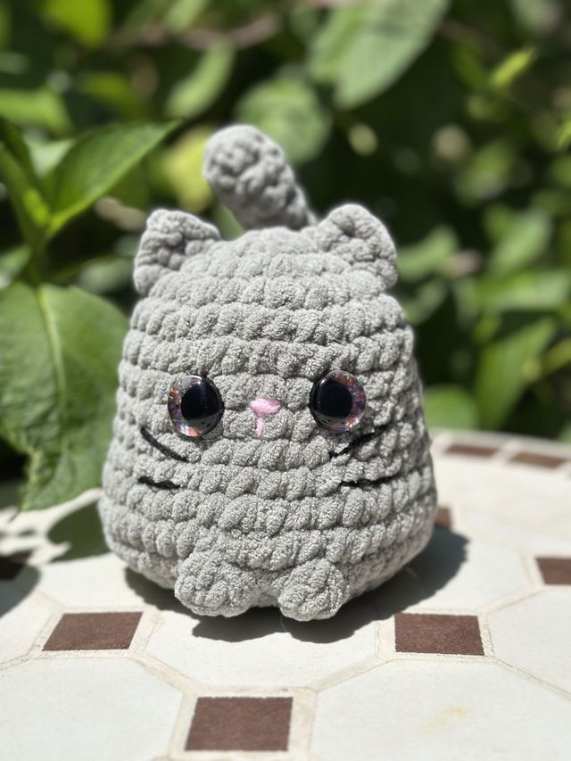 ぽっちゃりグレー猫 - 手作りあみぐるみ