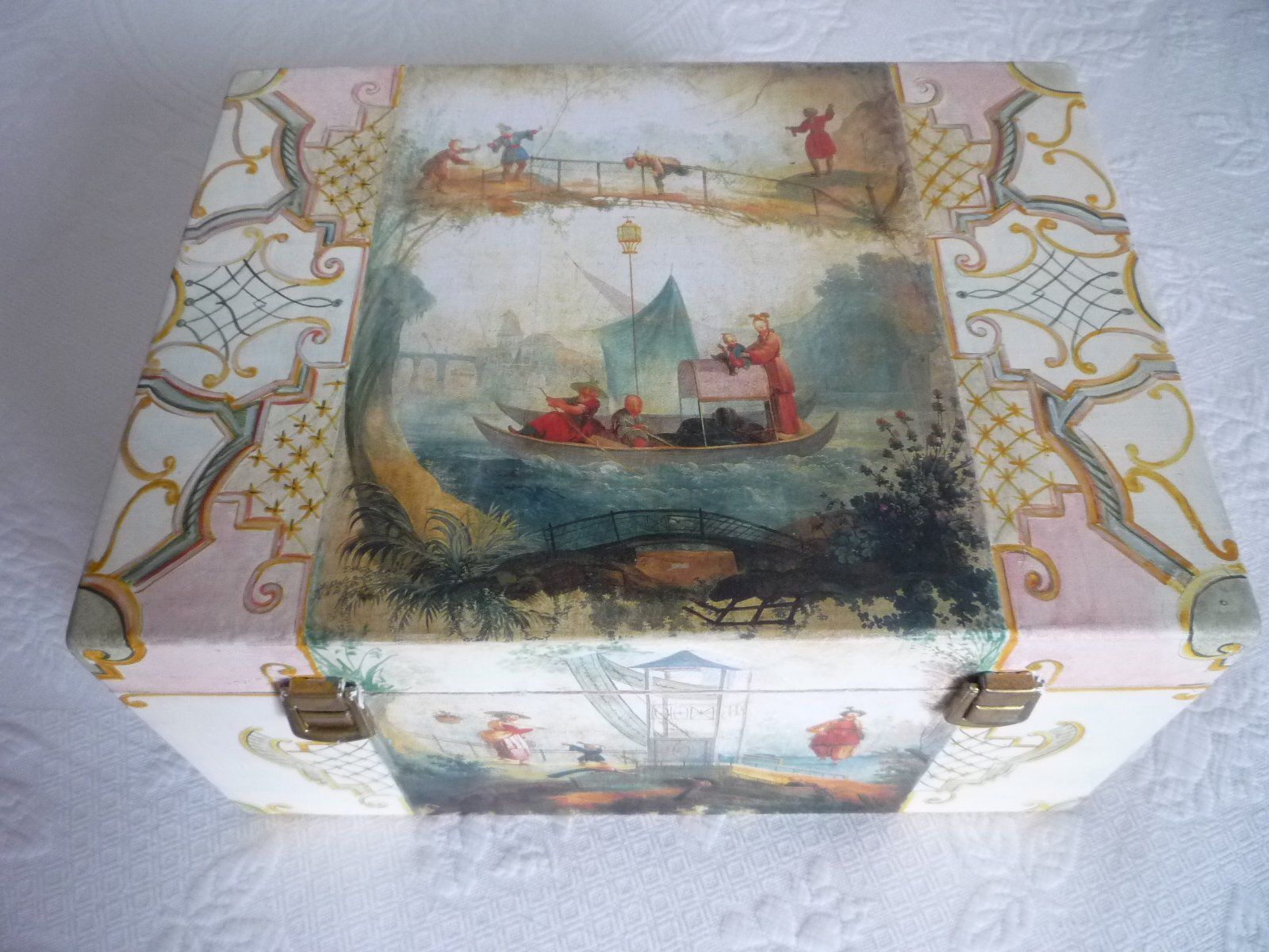 animali, cani, gatti, cavalli,  quadri, ritratti, dipinti, su misura, animali vestiti, oggetti, arredi, uova dipeinte, piatti, decorazioni, trompe, fiori, stencil, decoupage, carta, colla, matita, pennello, olio su tela , riviste, pubblicazioni, eventi, Marina Rigolone, artista, pittrice, decoratrice,