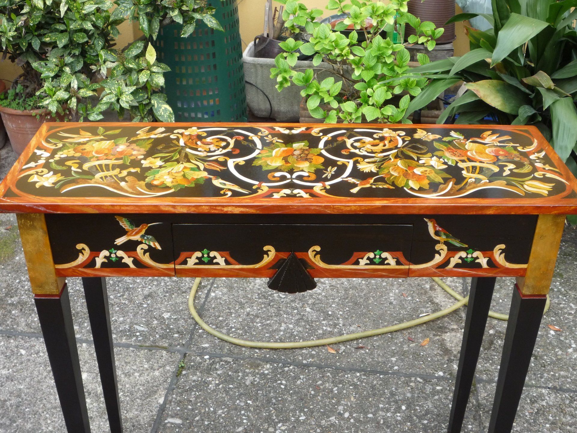 animali, cani, gatti, cavalli,  quadri, ritratti, dipinti, su misura, animali vestiti, oggetti, arredi, uova dipeinte, piatti, decorazioni, trompe, fiori, stencil, decoupage, carta, colla, matita, pennello, olio su tela , riviste, pubblicazioni, eventi, Marina Rigolone, artista, pittrice, decoratrice,