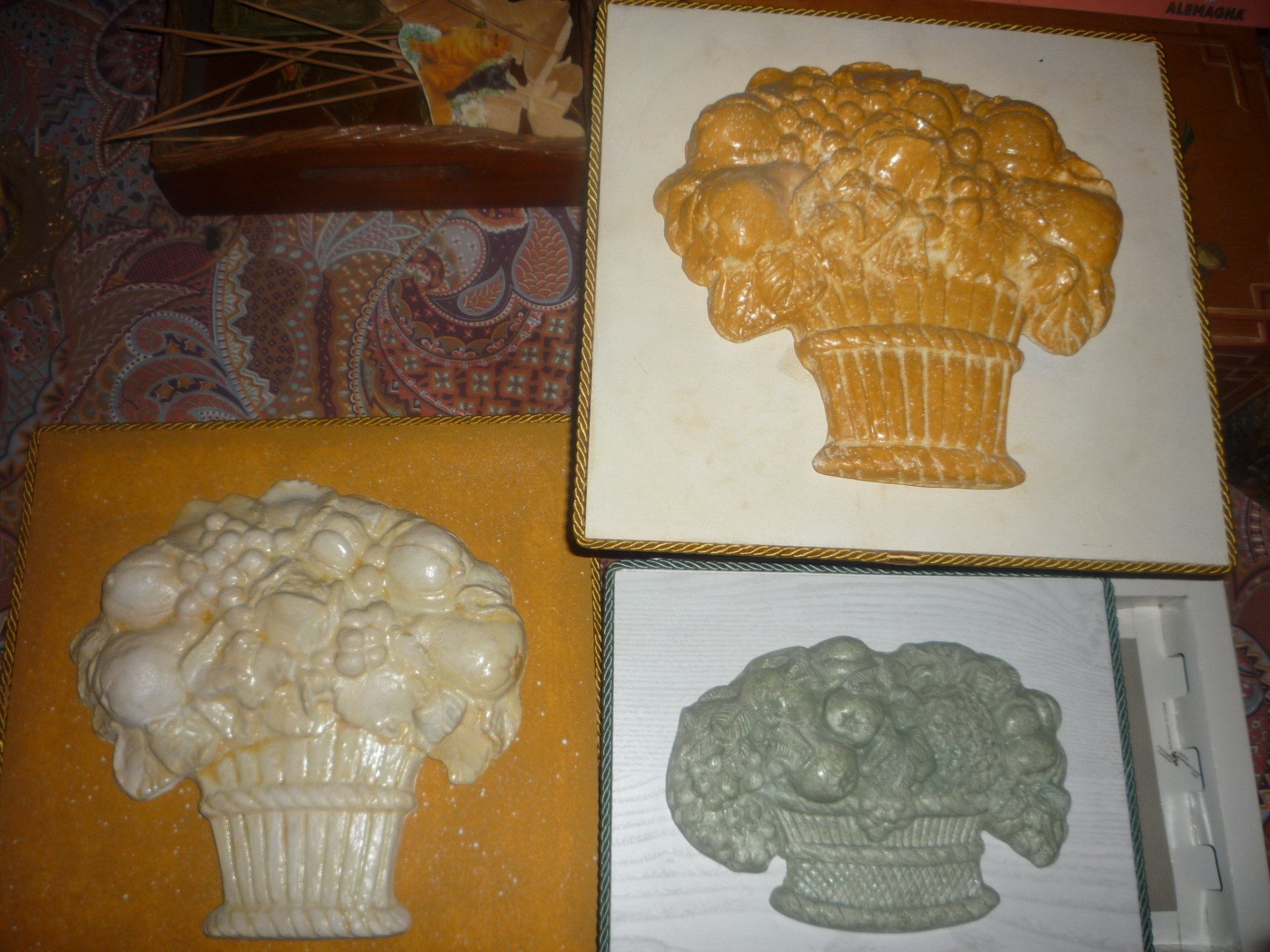 animali, cani, gatti, cavalli,  quadri, ritratti, dipinti, su misura, animali vestiti, oggetti, arredi, uova dipeinte, piatti, decorazioni, trompe, fiori, stencil, decoupage, carta, colla, matita, pennello, olio su tela , riviste, pubblicazioni, eventi, Marina Rigolone, artista, pittrice, decoratrice,